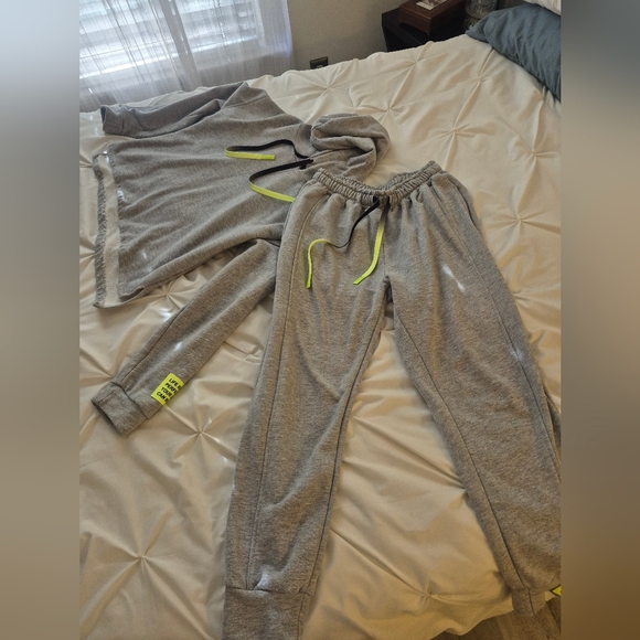 Made in Italy | Jogger Set - Picture 2 of 8